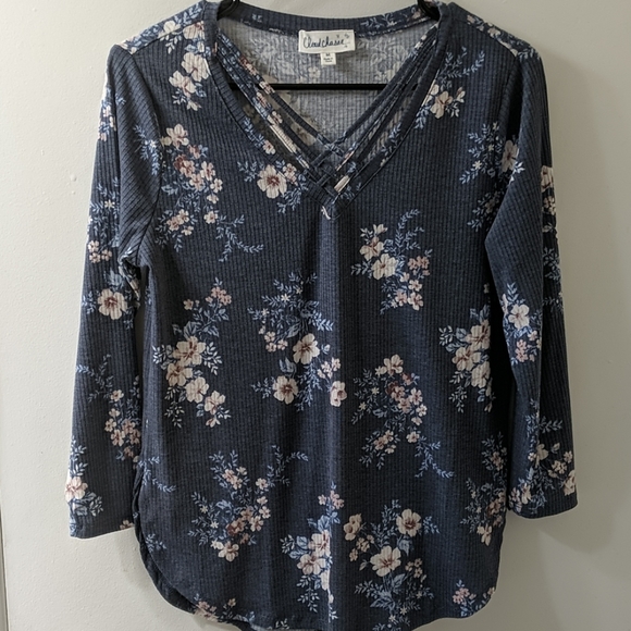 Floral Top - Picture 1 of 5